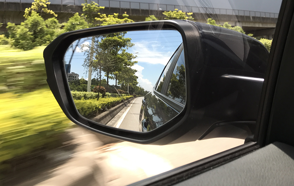 门头沟汽车后视镜如何维护可以使寿命变长